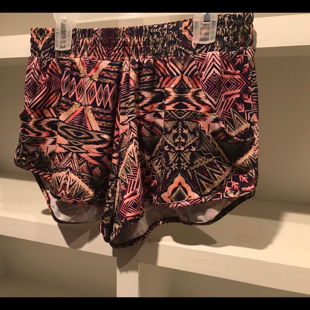 ONZIE Women’s shorts , size S/M Like New 🔥🔥